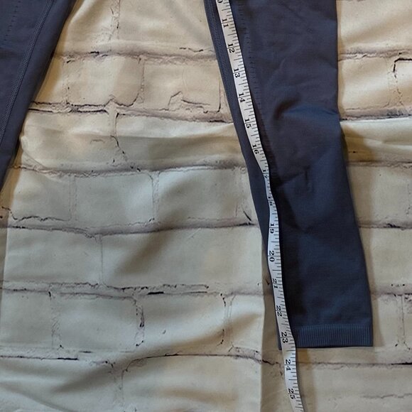 Gymshark High Waisted Perforated Leggings Dark Gray Size Small Womens - Picture 7 of 7